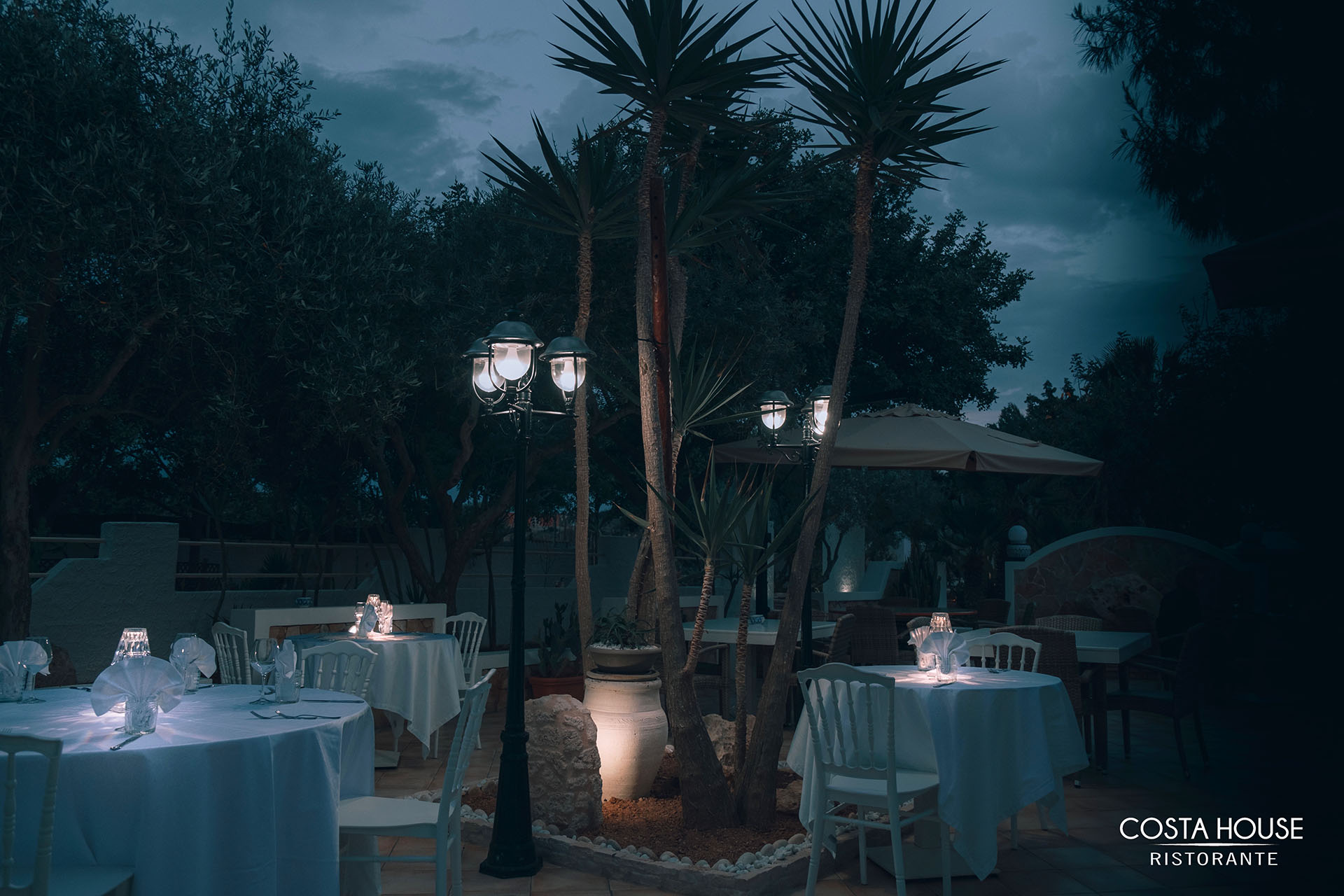 regalati una cena - costahouse